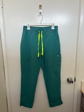 Figs - High Waisted Yola Skinny Scrub Pants - Cactus - Medium Petite